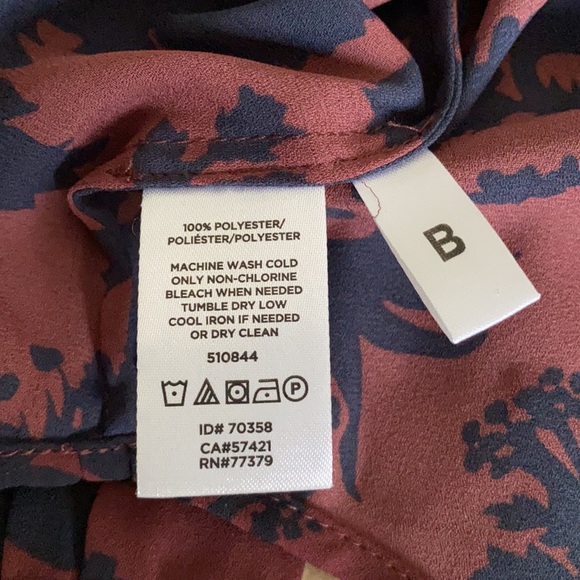 Ann Taylor blouse. - Picture 5 of 7